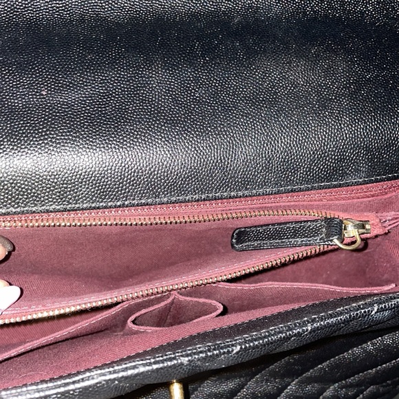 Chanel Black chevron flap Bag w gold hardware! 🖤 - Picture 13 of 16